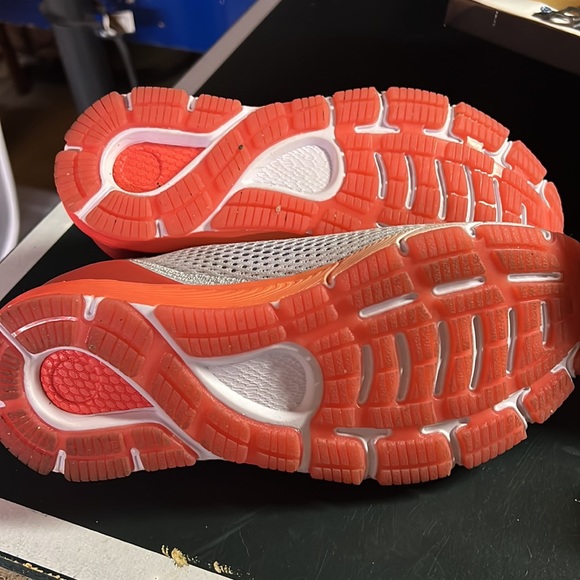 Like-new 7.5 under armor sneakers - Picture 2 of 5